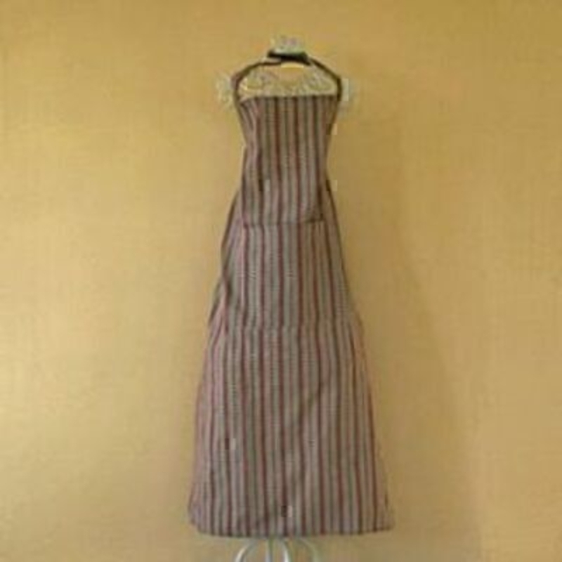 100% Cotton apron with red and dark cream stripes with heart detail. Pocket on front. Size 72X100cm